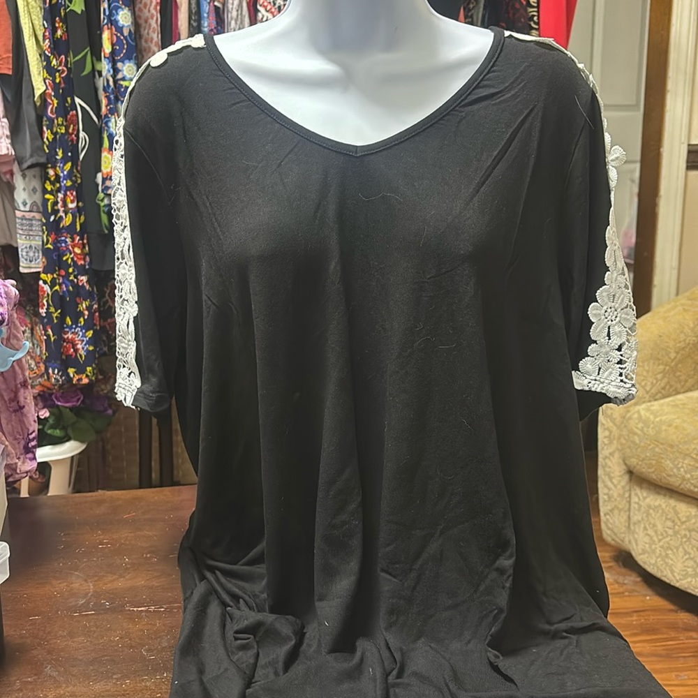 New boutique item by 42pops black xl tunic ¥